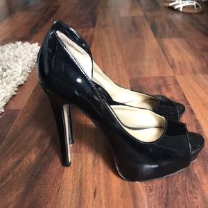 Black pumps peep toe